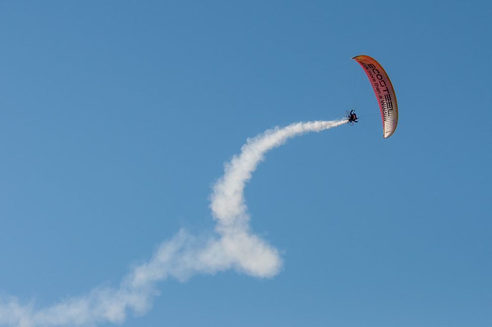 Voos batismo, publicidade aérea, espetáculos aéreos. paramotor