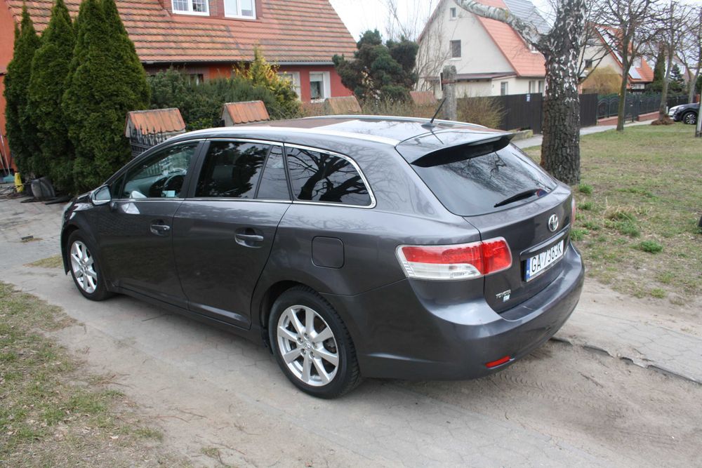 Avesis 2.0 d4d,kombi,2010r,ladny