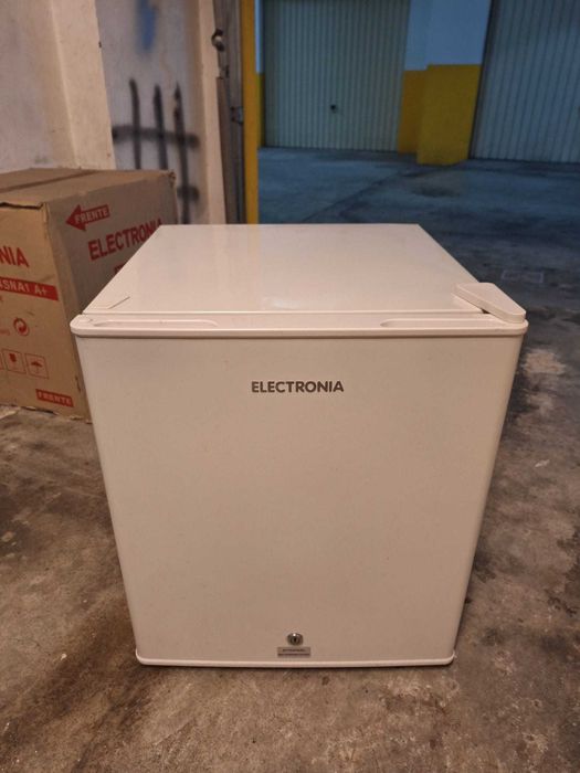 Frigobar Electronia 47L