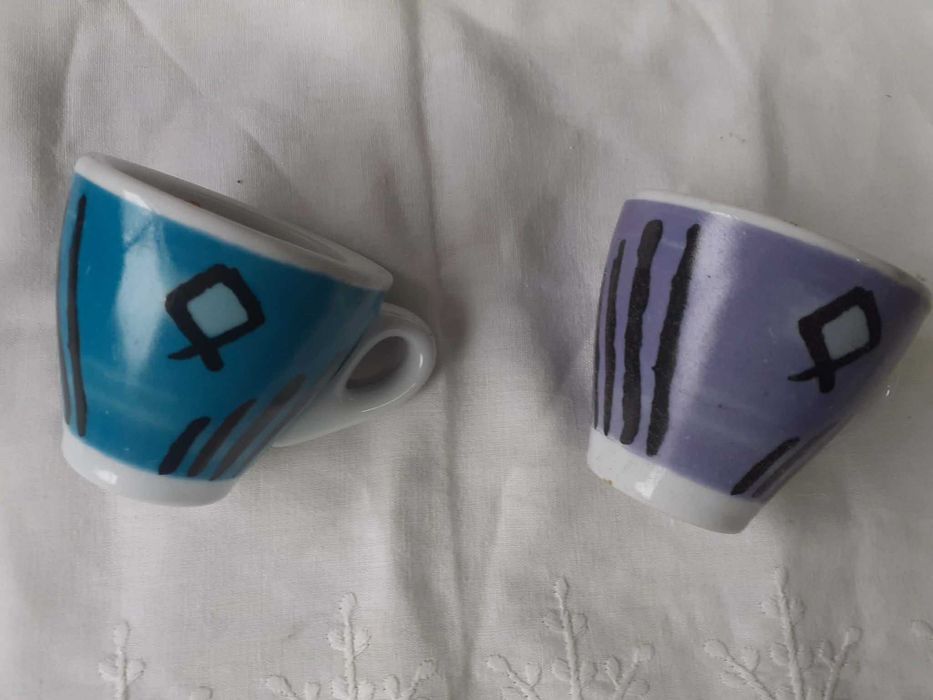 Vendo para desocupar 2 chávenas com pires novas. 4 € os dois conjuntos.