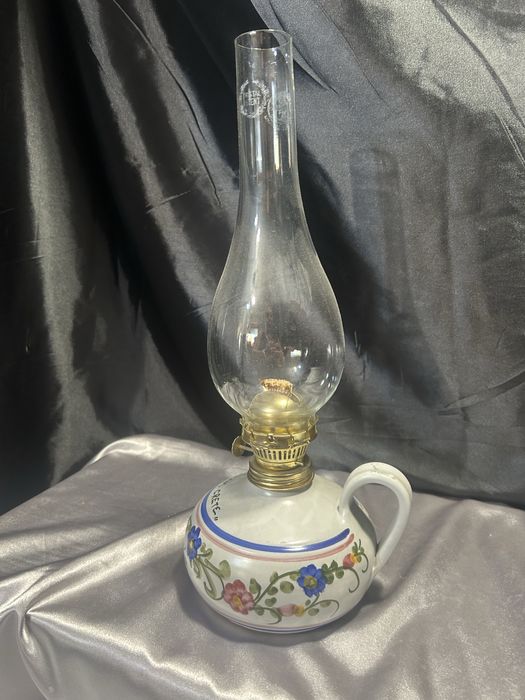 Lampa Naftowa z Ceramicznym Pojemnikiem Malowana z Regionalnym Wzorem