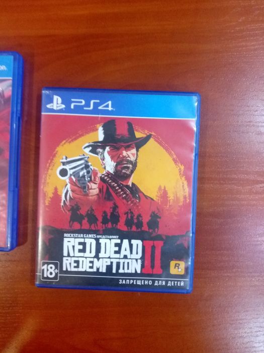 Sony PlayStation 4  3 диска без джойстика !!!