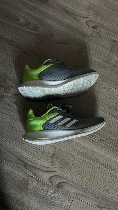 Оригінальні кросівки Adidas б/в розмір 38