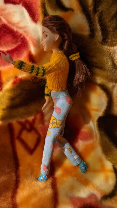 Шарнирна лялька із одягом та взуттям