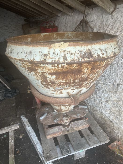 Espalhador adubo e semente 600 kg