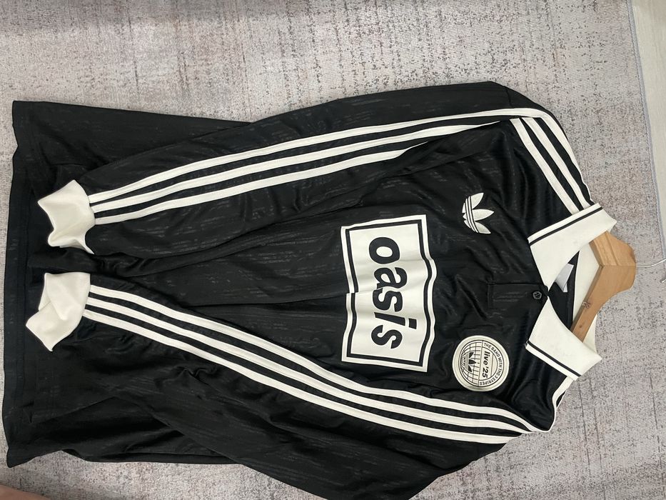 Casaco e camisas de time