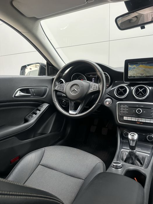 Mercedes CLA 180d 2017  com garantia