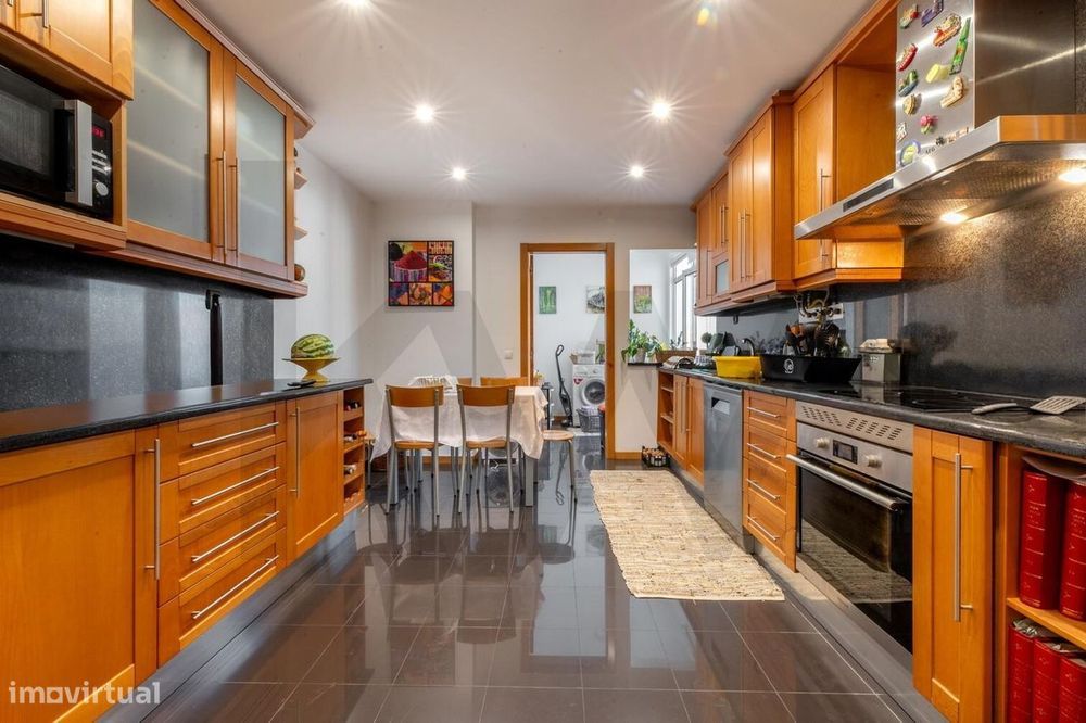 Apartamento T3 Duplex com Sótão Aproveitado, Garagem para 2 Carros e E