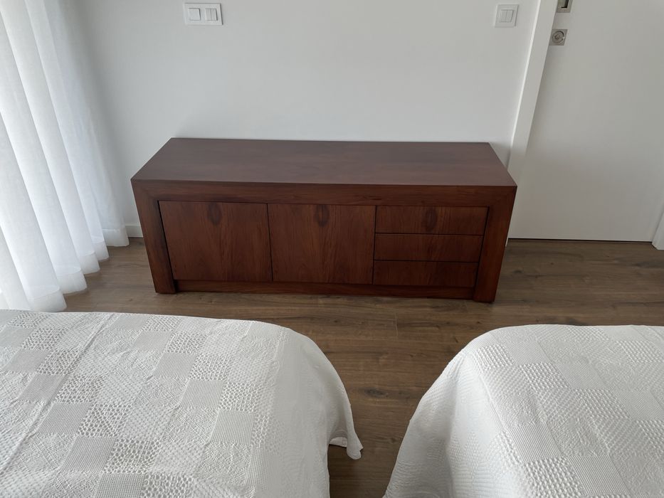 Móvel marca 8&80 1,50m 2 portas com prateleira+3 gavetas