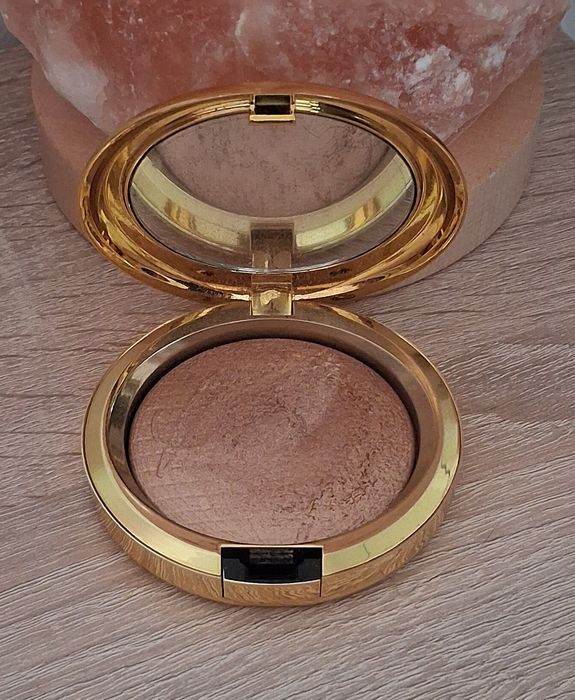Rozświetlający bronzer Mac Extra Dimension kolor Just Whitney
