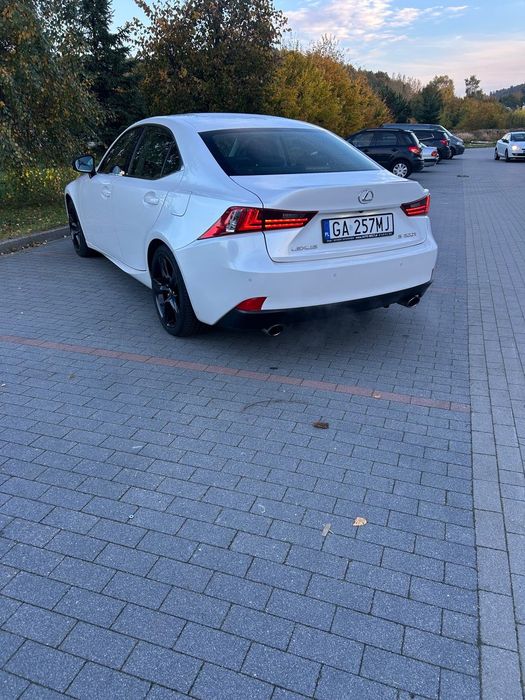 Lexus IS
