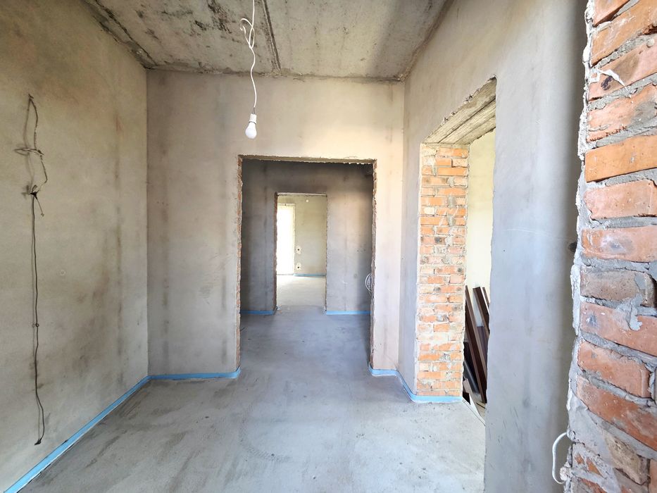 Продаж будинку з гаражем по вул.Лановій