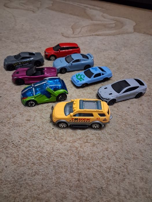 Металеві машинки