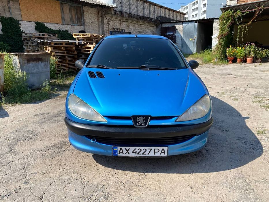 Автомобиль Peugeot 206 2002