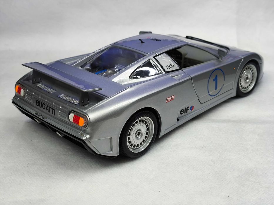 Модель Bugatti EB110 1/18 Bburago Italy