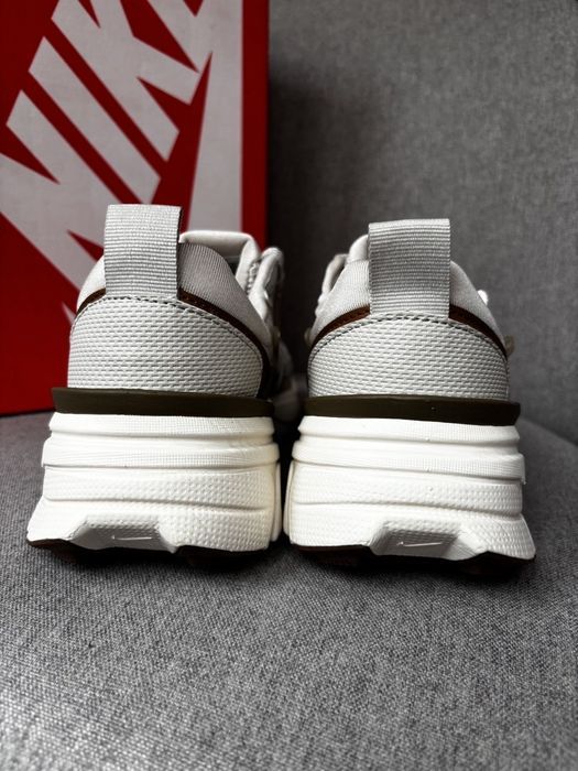 Nike V2K Runtekk Grey Brown трендові жіночі кросівки найк в2к рантек