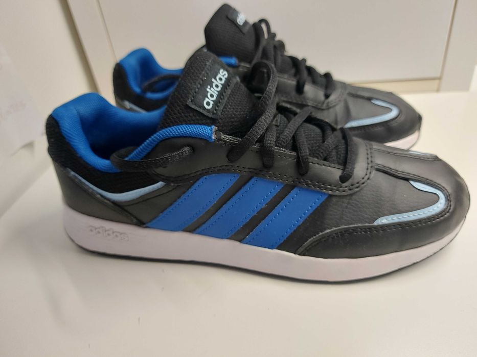 Sapatilhas adidas como novas