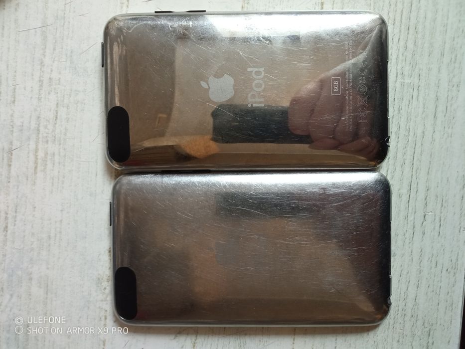 Ipod touch 2g 8gb дві штуки