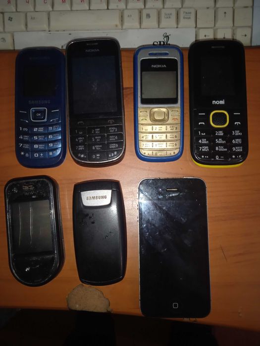 Мобільний телефон SAMSUNG