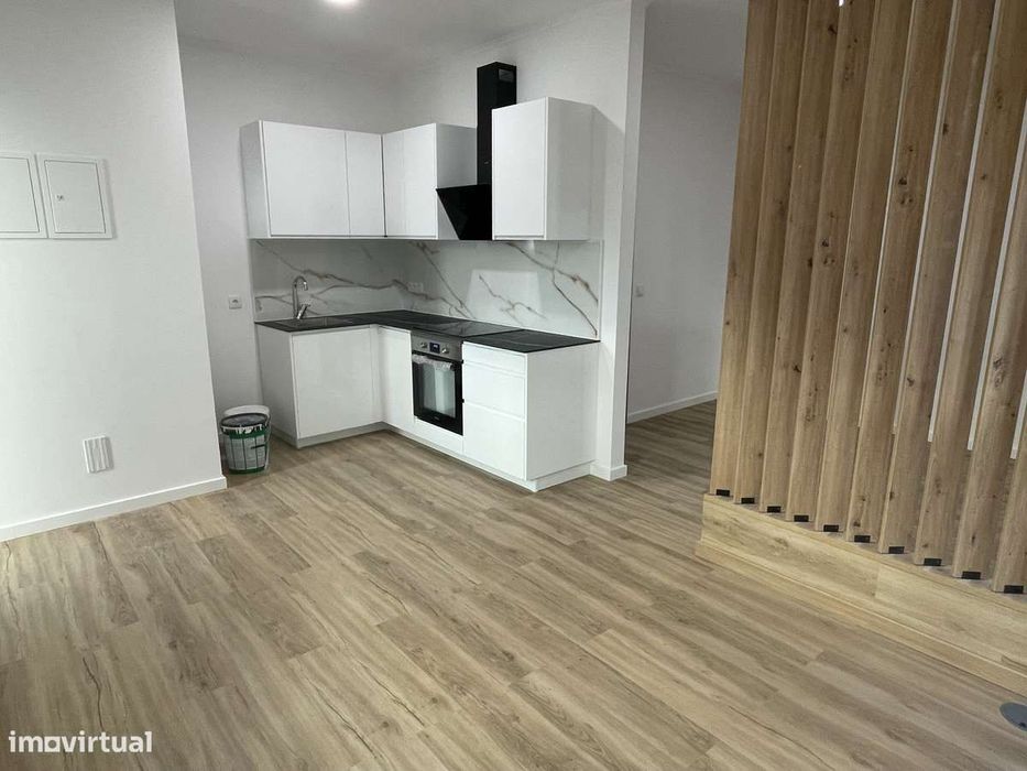 T0 Totalmente remodelado com logradouro - Cacém