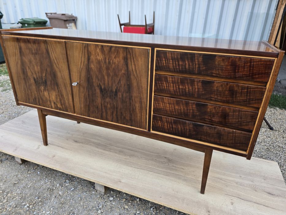 Komoda prl prj S.Albrecht jamik pod TV