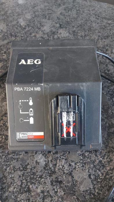 Ładowarka AEG PBA7224MB