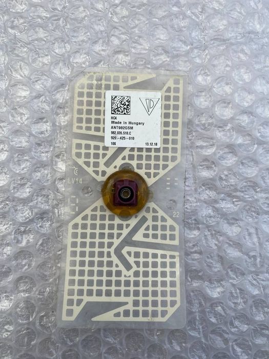 982035510C Porsche , Audi e-Tron антенна переднього бампера 4g