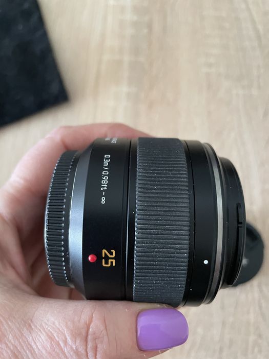 Panasonic Leica DG Summilux 25mm f/1.4 ASPH