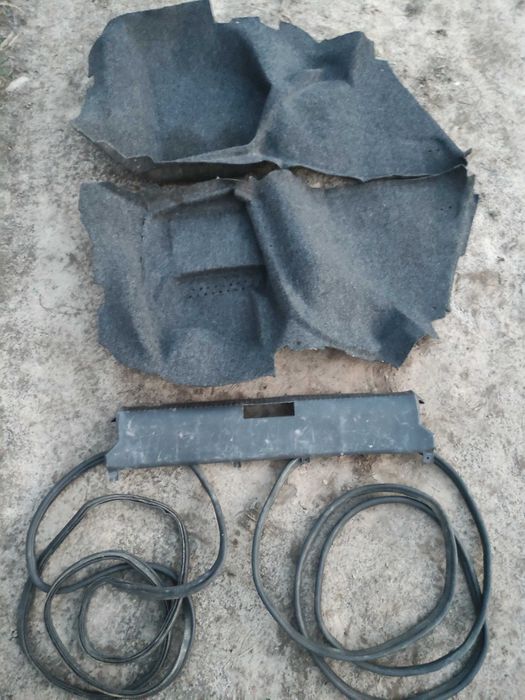 Продам ковер и пластик багажника Октавия тур. Уплотнитель.