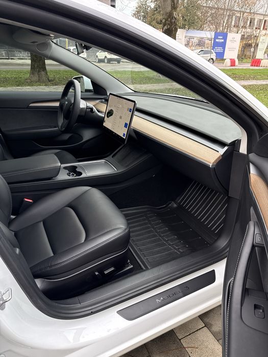 Tesla Model 3 рестайлінг 2021