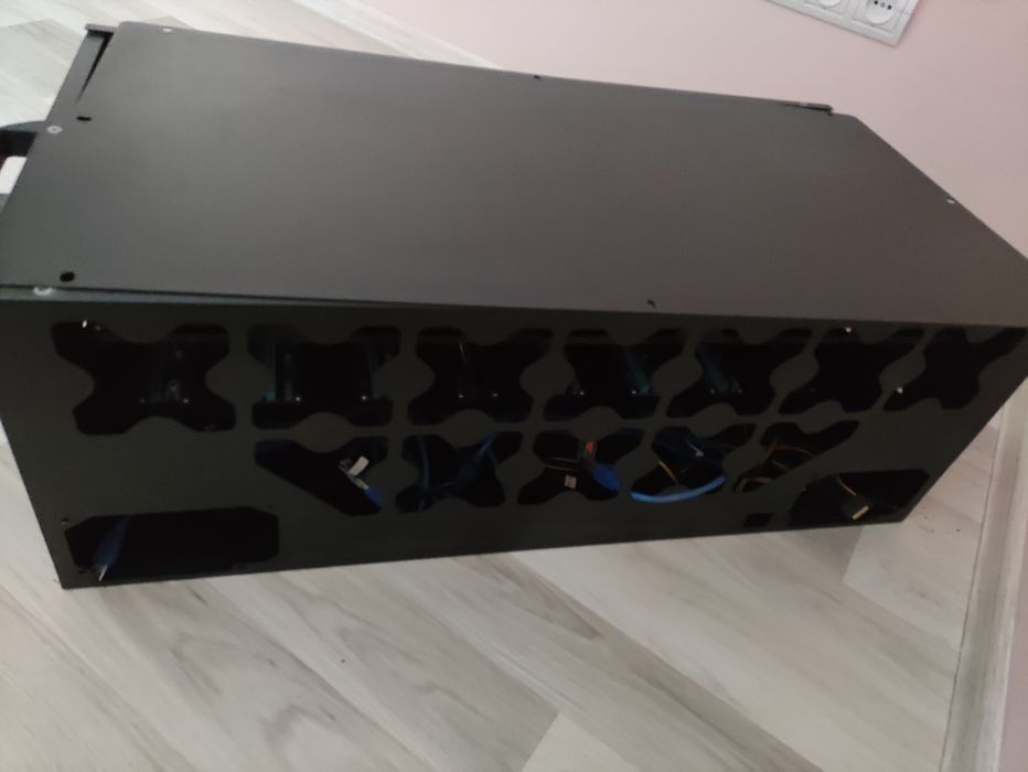 Комп'ютерний корпус Raven 8 GPU