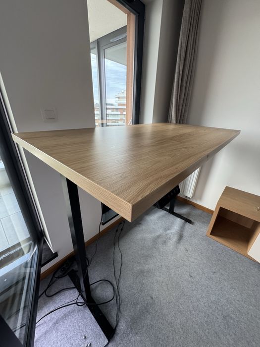 Sprzedam 2 biurka 160x80 z elektryczną regulacją wysokości.