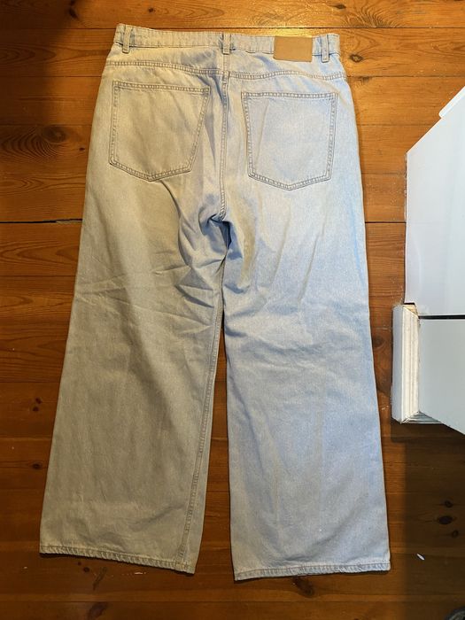 Jasnoniebieskie dżinsy z dziurami baggy spodnie denim quiet luxury paryski styl HM Studio