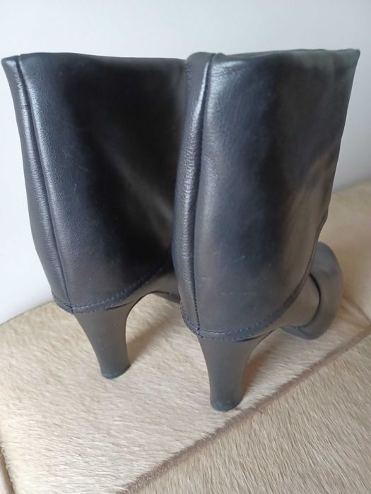 Botins de Salto em pele da Unisa