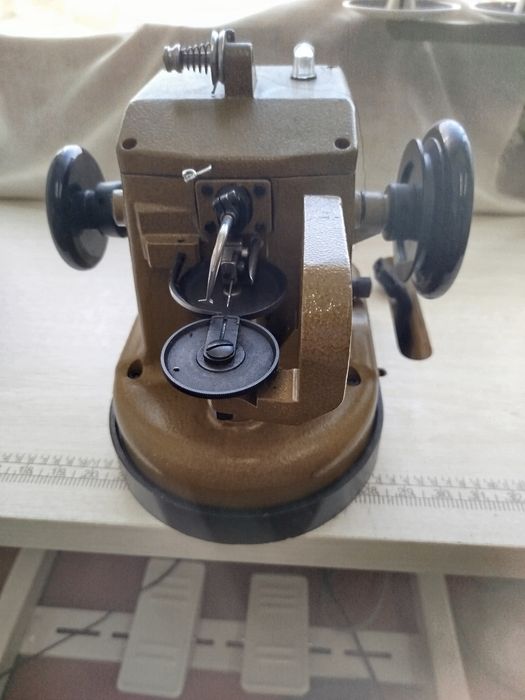 Продам промислову скорняжну машинку.