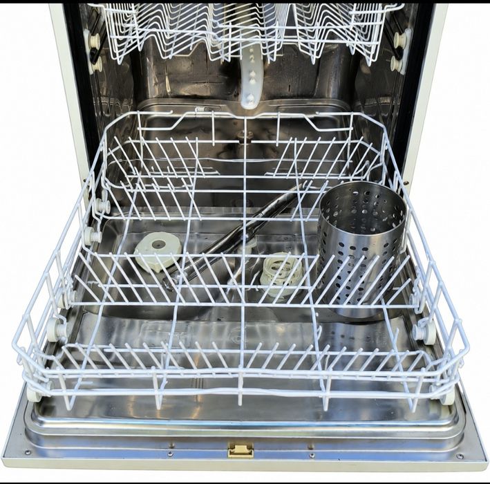 Máquina de Lavar Loiça Becken – 12 Conjuntos – A Funcionar