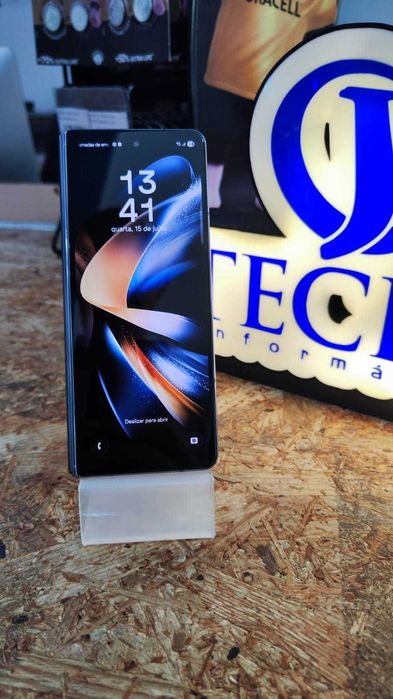 Samsung Galaxy Z Fold 4 – 12GB / 256GB – Como Novo