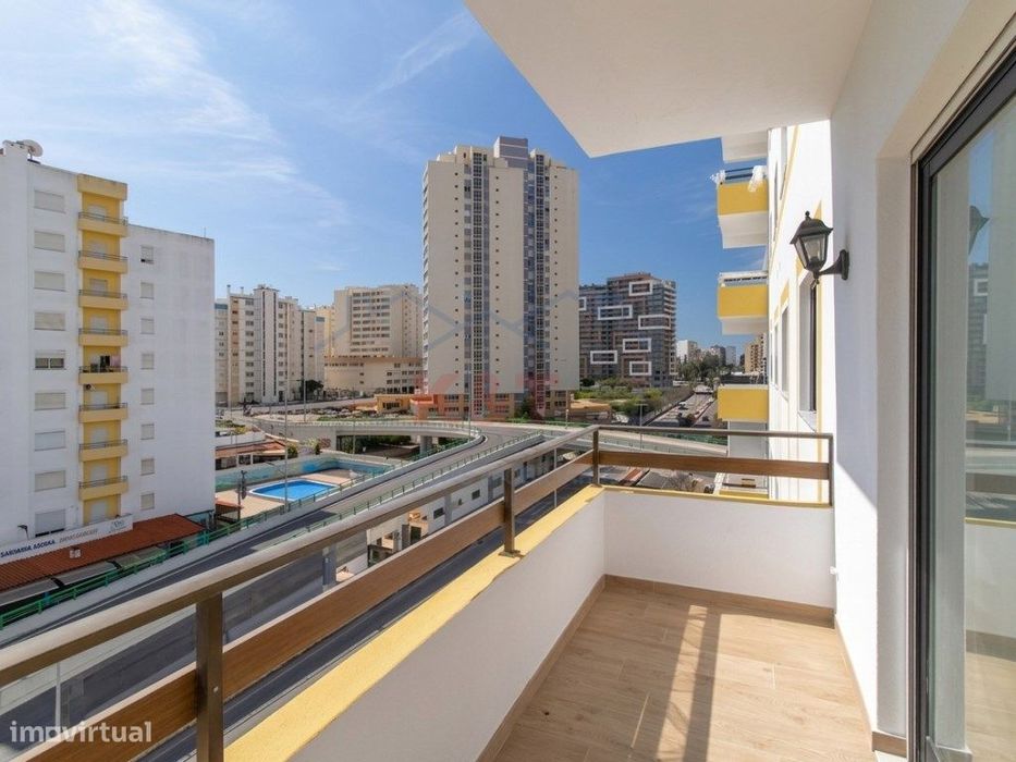 T2 na Praia da Rocha totalmente Remodelado
