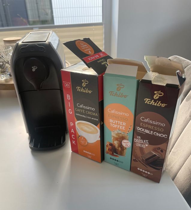 Ekspres kapsułkowy + kapsułki TCHIBO Cafissimo easy biały