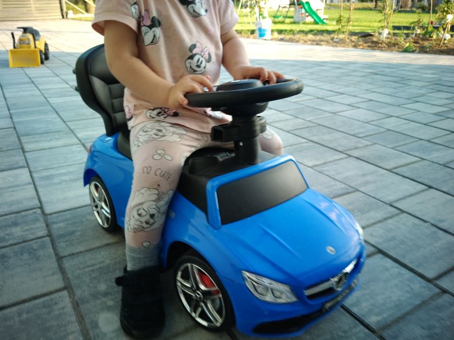 Jeździk / pchacz Samochodzik