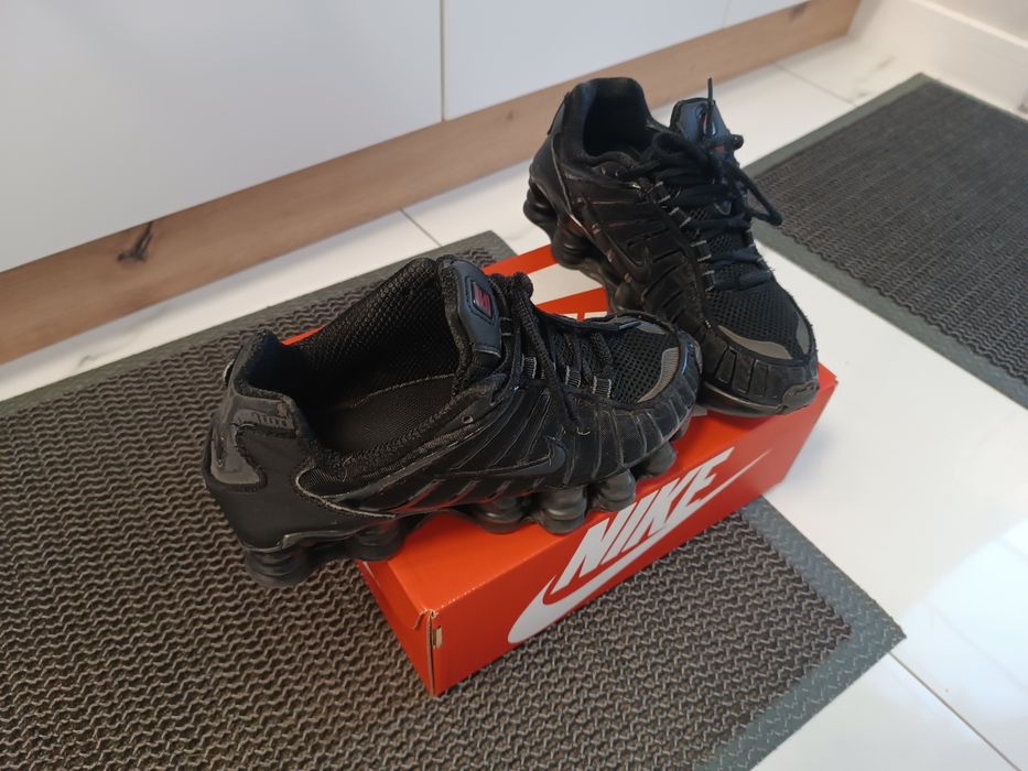 Nike shoxy z troszeczkę zniszczona podeszwę  i rozklejonym materiałem rozmiar 38 więcej zdjęć priv
