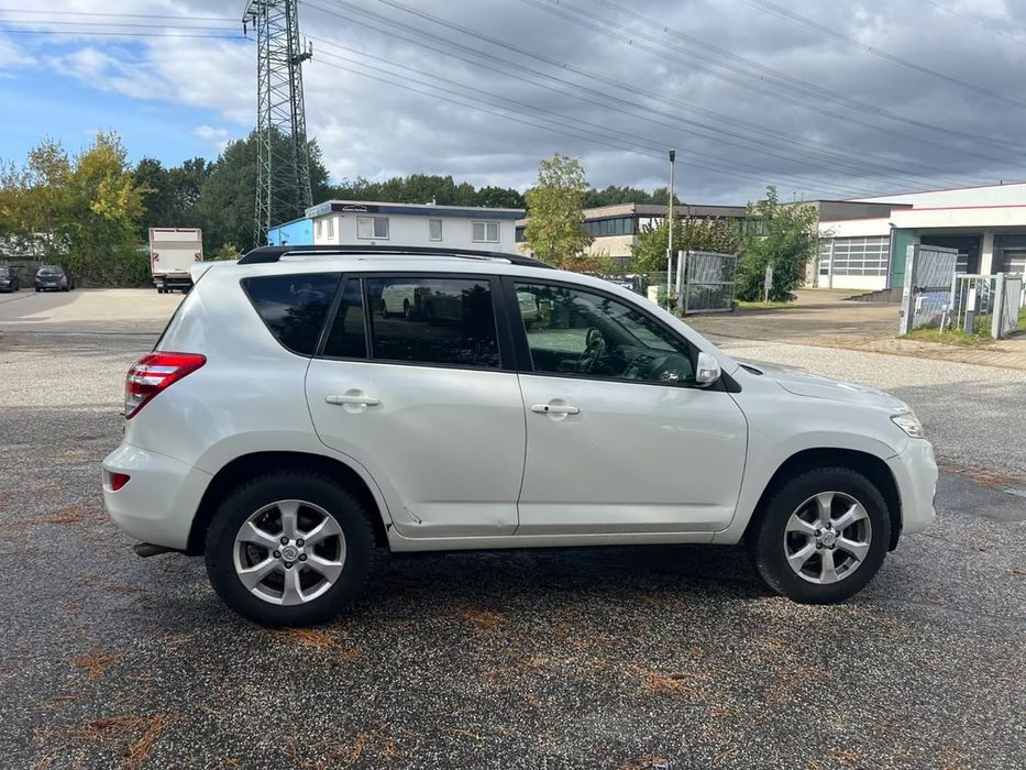Toyota RAV-4 2012...