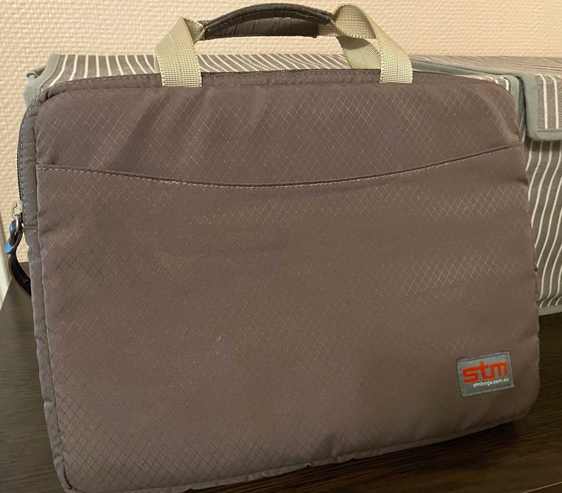 Сумка для ноутбука (13"), та миші, від бренду STM