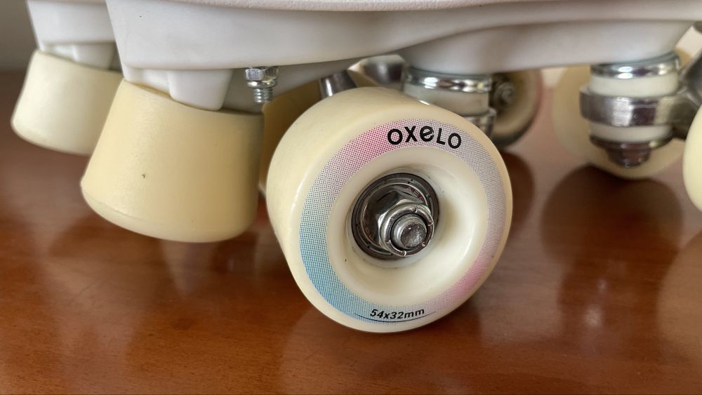 Patins 4 rodas Oxelo Quad 100 brancos holográficos – aprox. Tam. 36