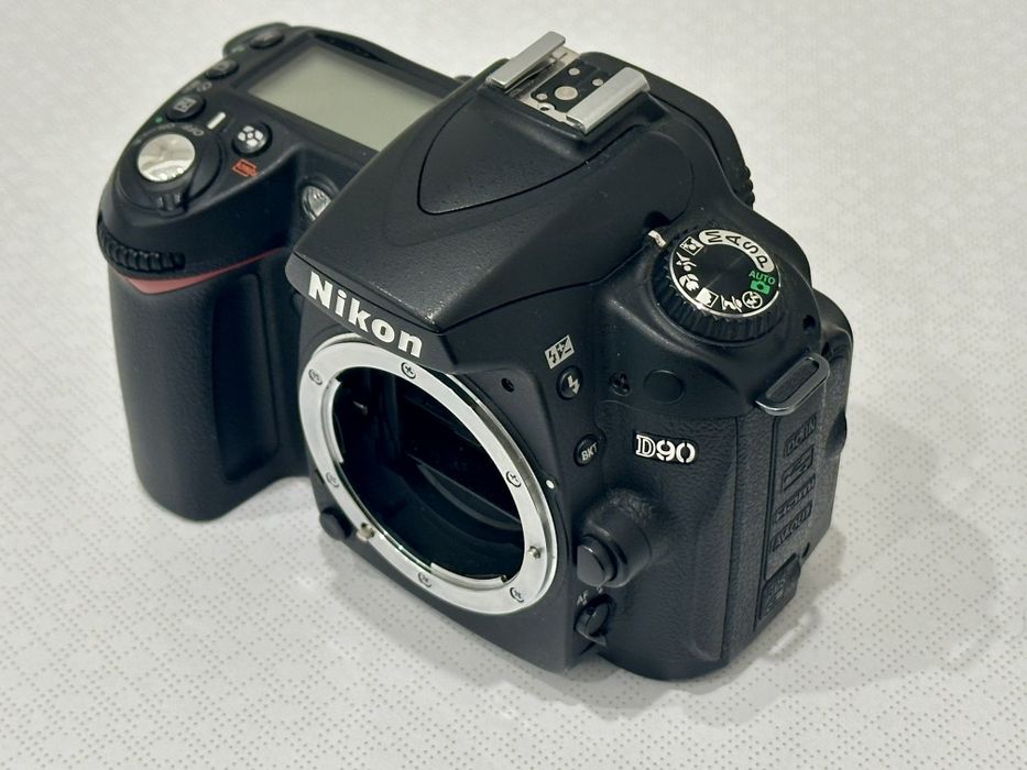 Nikon D90 body z paskiem
