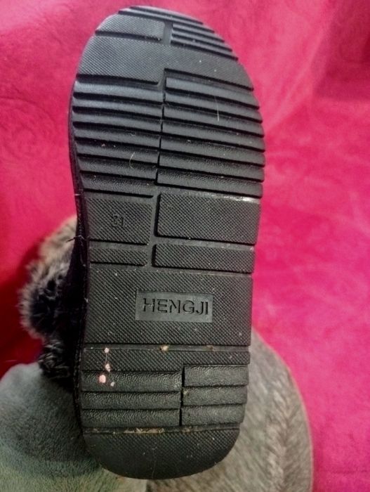 Продам уги на дівчинку