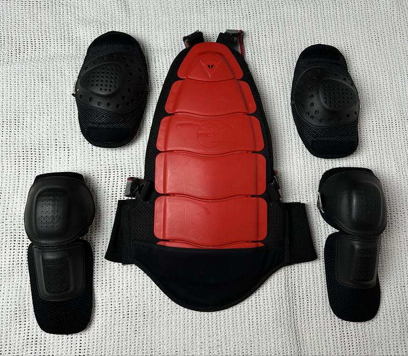 Мотокуртка-черепаха Dainese розмір 50 (M/L) стан нової,