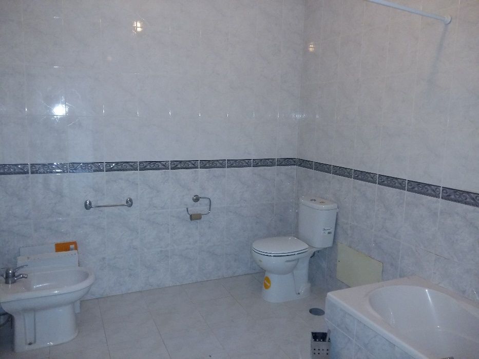 Moradia V4 remodelada em casal dos frades, Tomar..