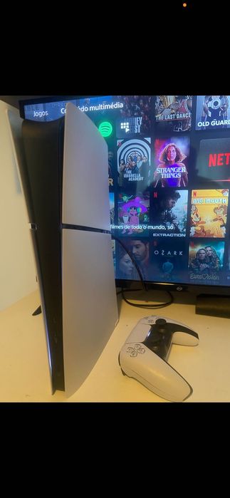 Ps5, 6 meses tem a ps5 basicamente nova, aceito dinheiro em mão, menos de 300 € não negociável