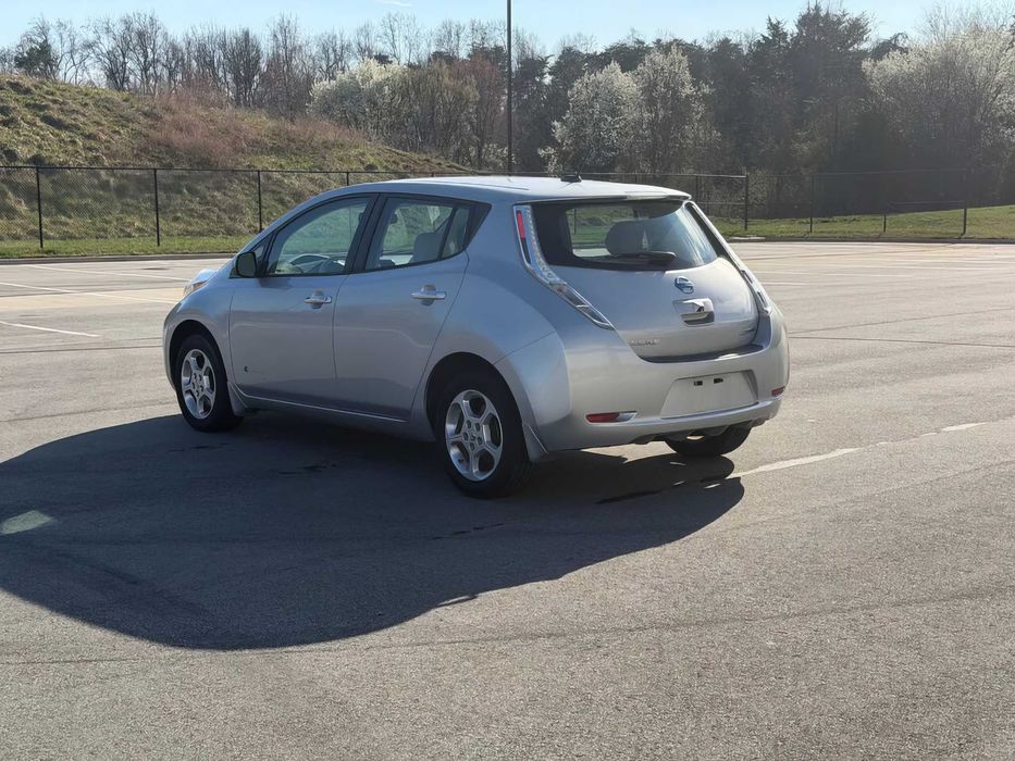 Nissan LEAF SV      2015